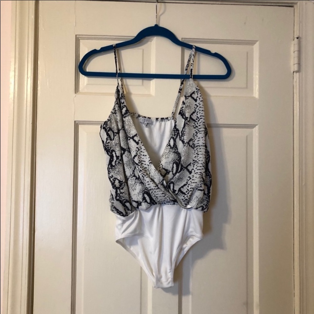 Tobi White & Grey Snakeskin Bodysuit